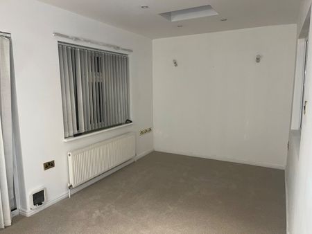 4 Bed Semi-Detached House, Coppetts Close, N12 - Photo 5