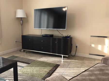 For Lease - 1547 Vercheres Street, Orleans - Convent Glen and Area, Ontario - Photo 2