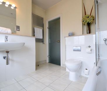 ROOM 12, Cinnabar Hotel, 88-89 Fore Street, SG14 - Photo 3