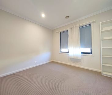 Contemporary & spacious 3 bedroom+Study townhouse - Photo 5