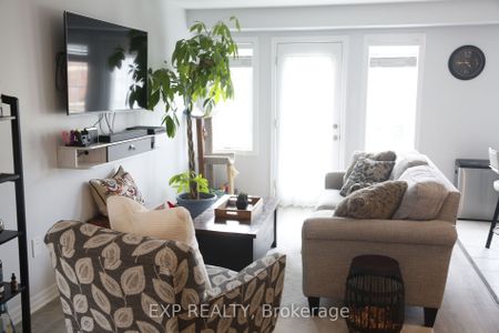 Townhouse For Lease | X8138292 - Photo 4