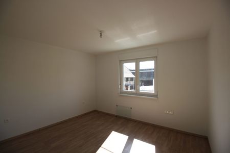 Location Appartement 4 pièces 93m² OBERSCHAEFFOLSHEIM 67203 - Photo 2