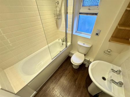 2 bedroom detached house to rent - Photo 5