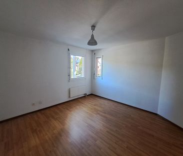 Spacious and bright 3.5p with balcony and fireplace for rent in Cri... - Photo 2