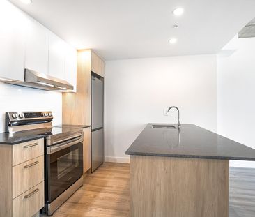 900 St-Jacques, Montréal, QC - Photo 1