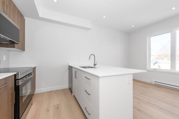 For Lease - 319 Shakespeare Street Unit# 8, Vanier and Kingsview Park, Ontario - Photo 1