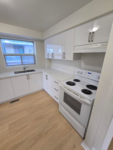 For Lease - 914 Sheppard Avenue Unit# 1, Toronto, Ontario - Photo 4