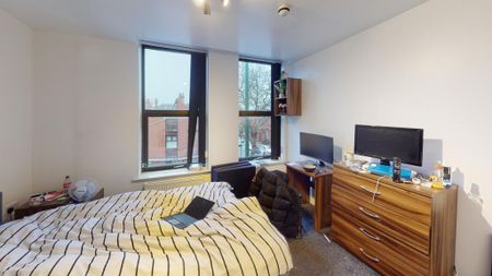 3 bedroom flat to rent - Photo 2