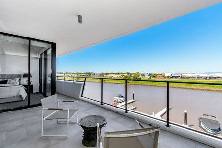Sensational Hope Island Unit With Water Views - Photo 4