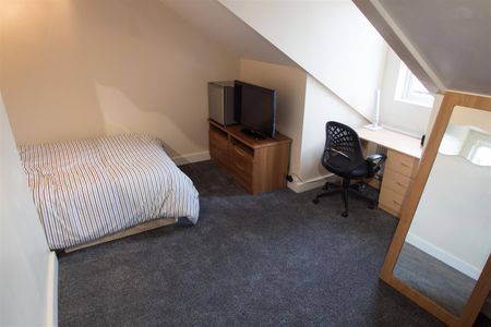 6 bedroom terraced house to rent - Photo 4