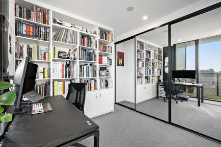 Stylish South Yarra Sanctuary with City Views in Prime Lifestyle Location - Photo 2