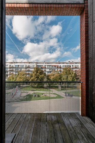 Een groen pleintje vooraan en een gemeenschappelijke binnentuin achteraan, ontdek deze stralende loft in hartje BoHo - Photo 3