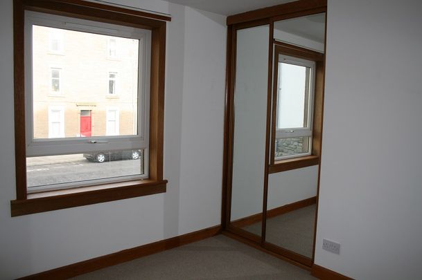 BEAUTIFULLY PRESENTED 2 BED FLAT – CASTLE VIEW, KING STREET, BROUGHTY FERRY - Photo 1