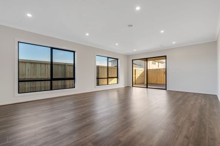 Modern Family Home - Photo 5