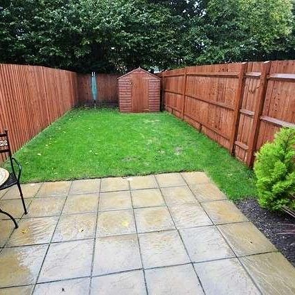 Bedroom Terraced House In Godalming, GU7 - Photo 1