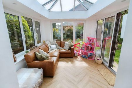 3 bedroom detached house to rent - Photo 2