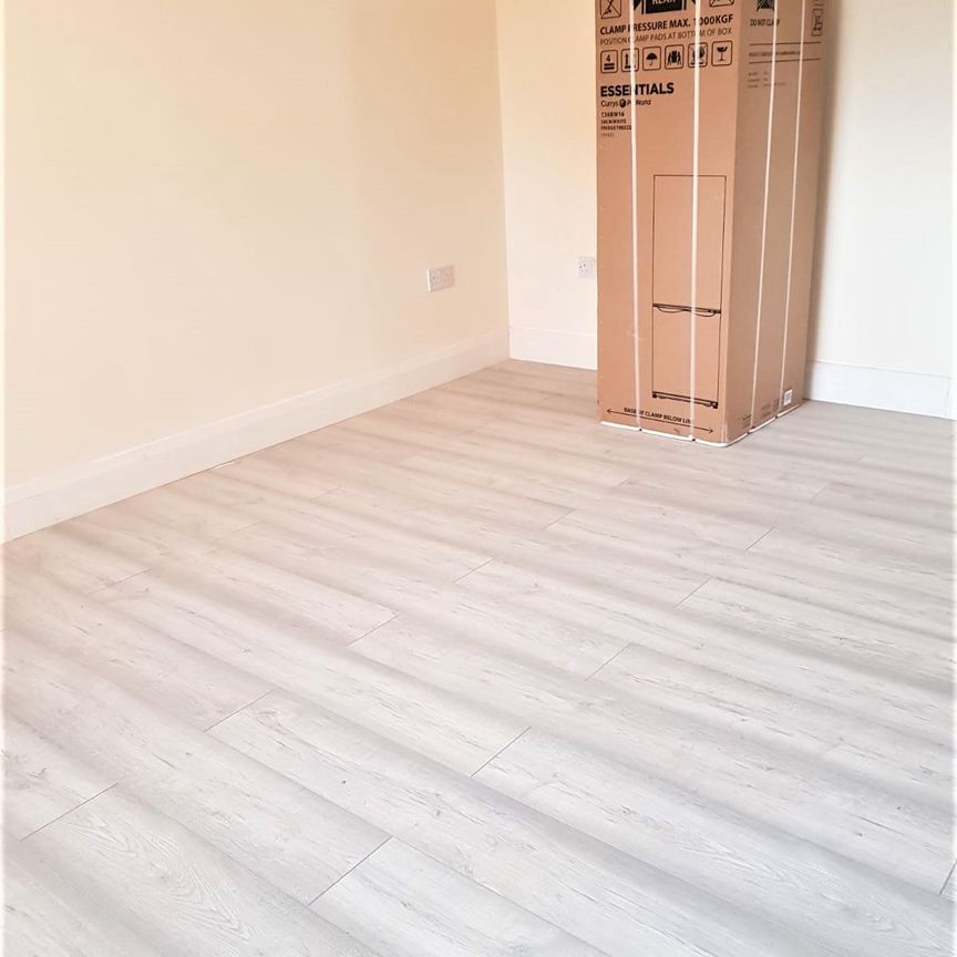 Central Avenue, Greater London, UB3 - Photo 1