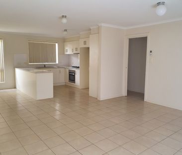 Three Bedroom, Three Bathroom, Sough After Area - Photo 4