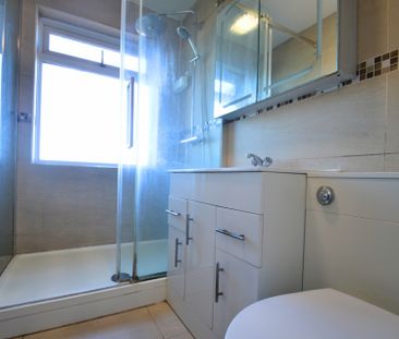 3 bedroom Semi-detached house to rent - Photo 2