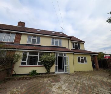 Court Mead, Northolt UB5, London - Photo 3