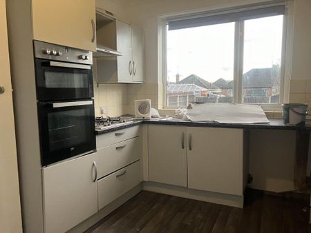 3 bedroom semi-detached house to rent - Photo 5