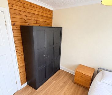4 bedroom semi-detached house to rent - Photo 5