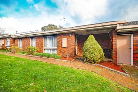 2/40 Gladstone Street, Warragul. - Photo 4