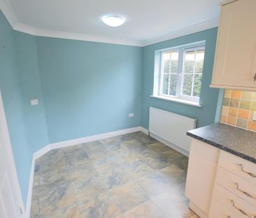 3 bedroom semi-detached house to rent - Photo 6