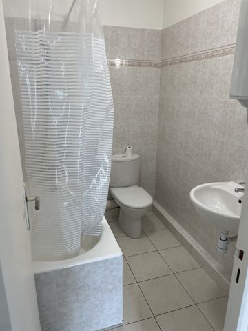 Location Appartement 3 pièces 43m² ST MAUR DES FOSSES 94100 - Photo 5