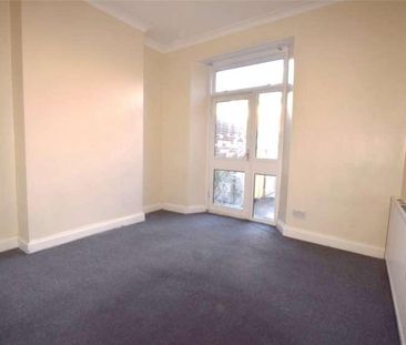 Yew Grove, London, NW2 - Photo 4