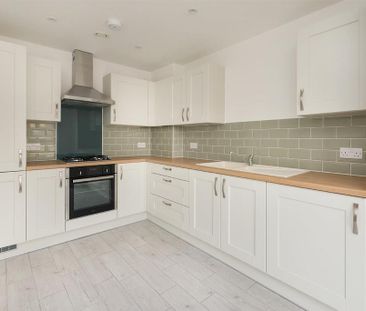 3 bedroom semi-detached house to rent - Photo 5