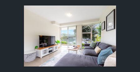 Light-filled and waterfront apartment at 'The Lakes' in Robina. - Photo 3