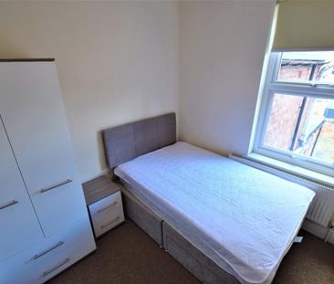 4 bedroom terraced house to rent - Photo 3