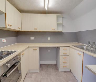 2 bedroom retirement property to rent - Photo 4