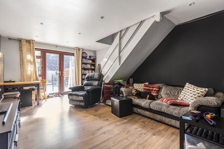 2 bedroom semi-detached house to rent - Photo 4