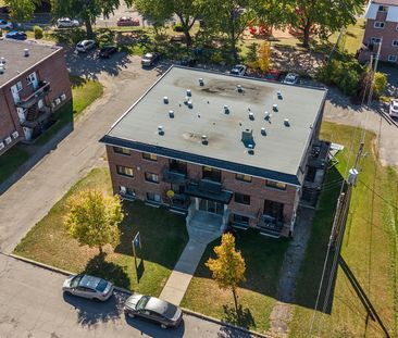 234 Rue de Pierrefontaine, Boisbriand, QC - Photo 2