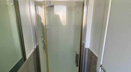 Family Home in Opaheke - Photo 4