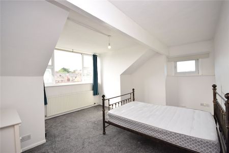 10, Woodville Grove, Horsforth, Leeds, LS18 5BX - Photo 2