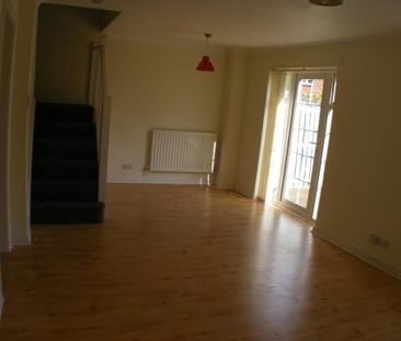 3 bedroom terraced house to rent - Photo 2