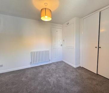 3 bedroom semi-detached villa to rent - Photo 6