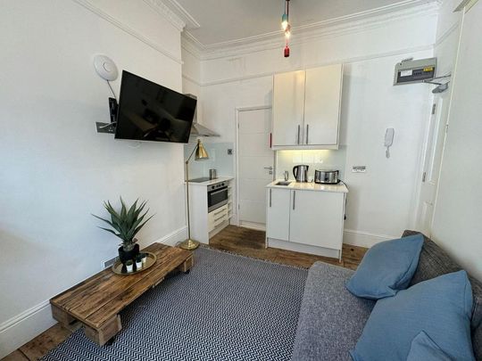 Studio to rent - Photo 1