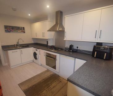 2 bedroom terraced house to rent - Photo 4