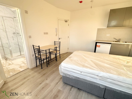 Studio to rent - Photo 2