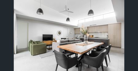 Unfurnished 3-Bedroom 2-Bathroom with a Huge Balcony | Pets Allowed | Wi-Fi Included - Photo 4