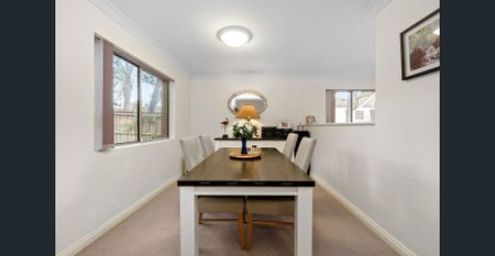 Gorgeously maintained unit with two courtyards - Photo 2