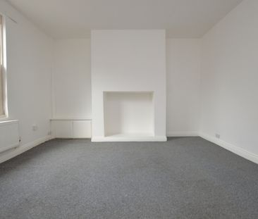 2 Bedroom Terraced House - Photo 2