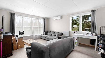 Affordable 4 Bedroom Home in Chartwell - Photo 2