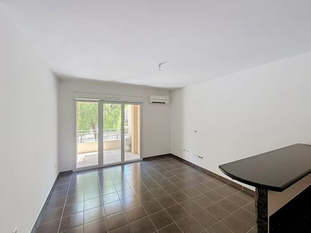 Location Appartement 2 pièces 48m² PUGET SUR ARGENS 83480 - Photo 2