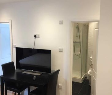 Price £1,650 pcm - Available 18/12/2025 - Furnished - Photo 1