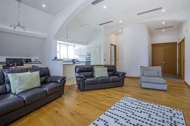 Benjamin Hall, Hensol Castle, CF72 - Photo 1